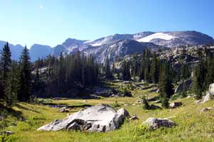 Hiking to Fossil Lake thru woods and meadows