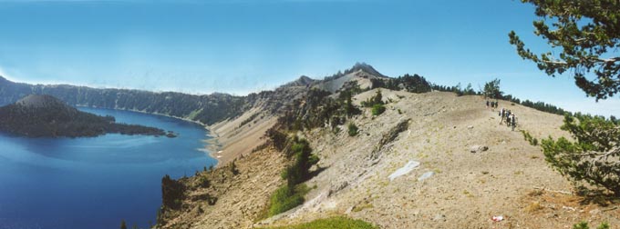 Hiking along Crater Lake rim