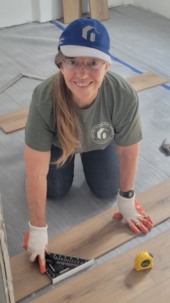 dianelayinglaminate.jpg
